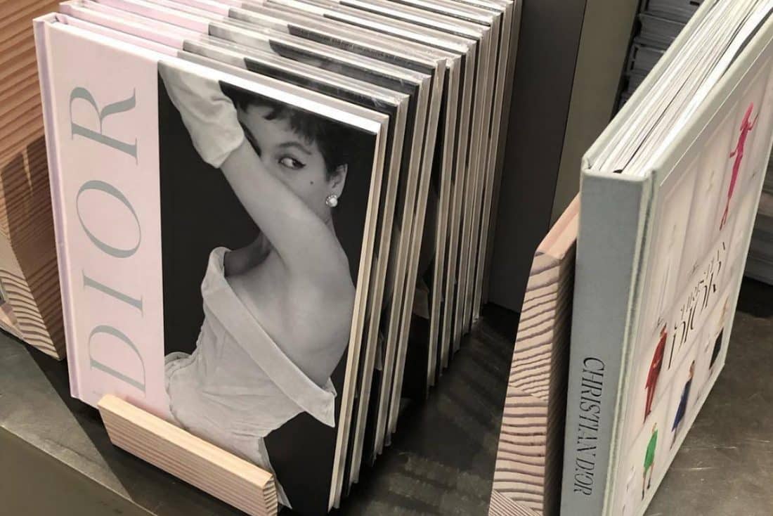 v and a dior book